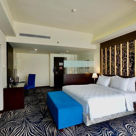Swiss-Belhotel Silae Palu Exteriör bild
