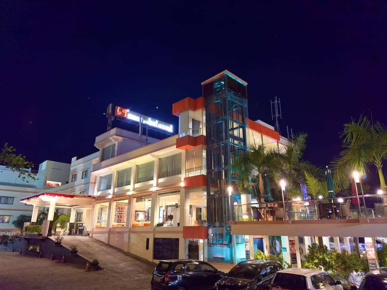 Swiss-Belhotel Silae Palu Exteriör bild