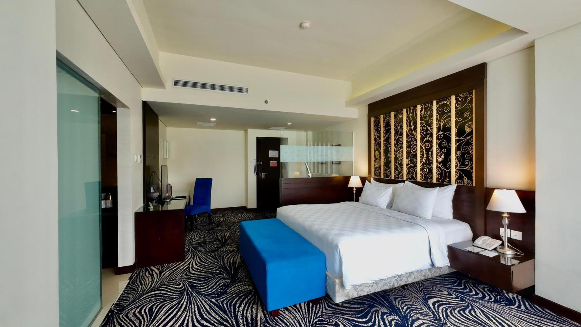 Swiss-Belhotel Silae Palu Exteriör bild